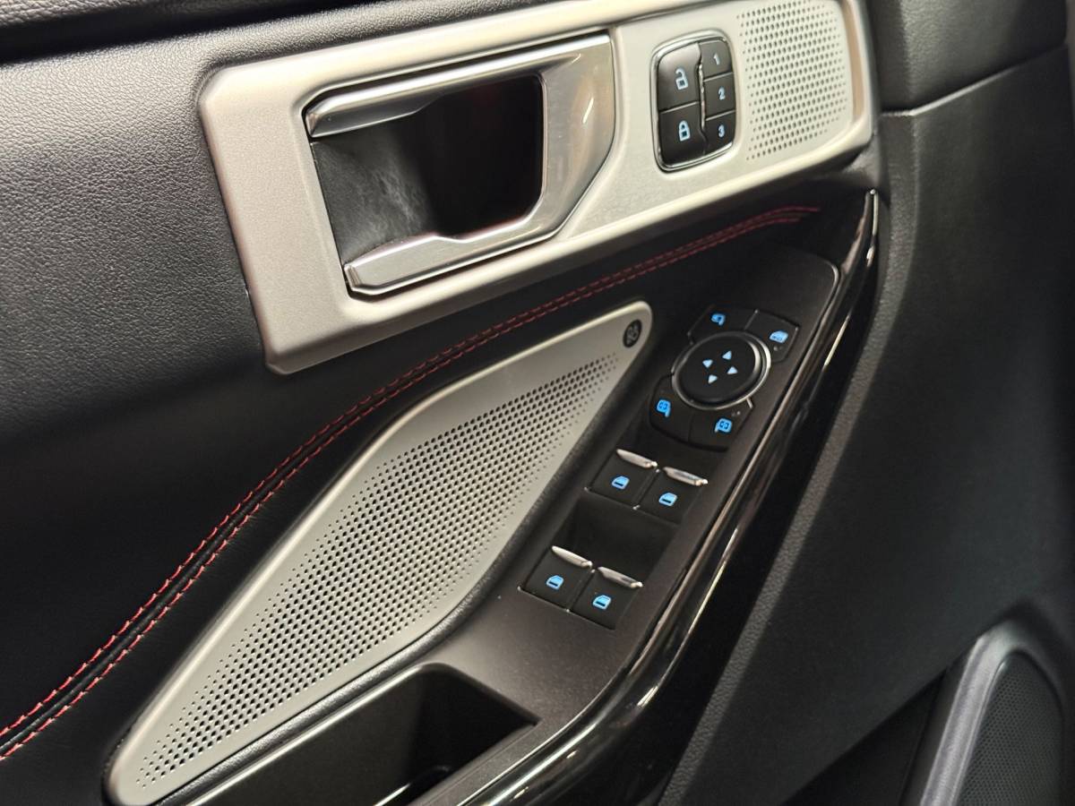Ford Explorer Ford EXPLORER 3.0 V6 EcoBoost PHEV ST-Line | Pano | Massage | Carplay | Stuur/Stoelverwarming | Trekhaak | Stoelverkoeling
