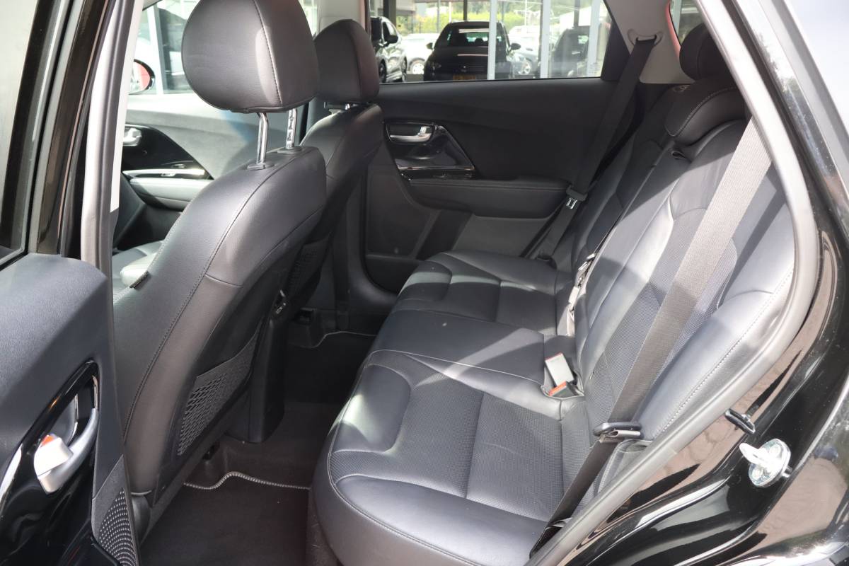 Kia Niro Kia Niro 1.6 GDi Hybrid BusinessLine | origineel NL | ACC | Camera | Leder | Trekhaak |