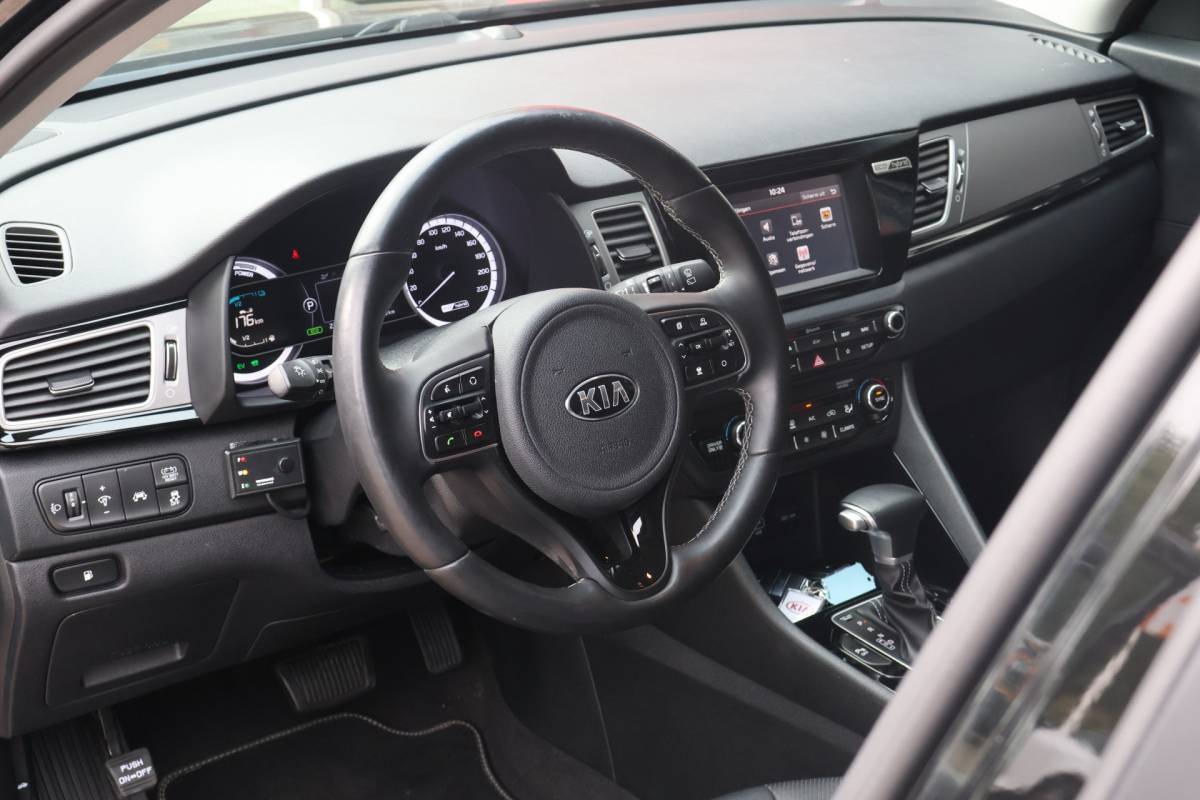 Kia Niro Kia Niro 1.6 GDi Hybrid BusinessLine | origineel NL | ACC | Camera | Leder | Trekhaak |