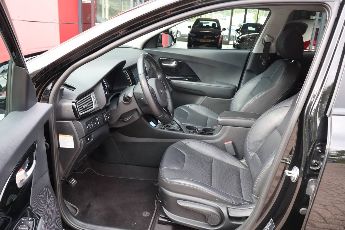 Kia Niro Kia Niro 1.6 GDi Hybrid BusinessLine | origineel NL | ACC | Camera | Leder | Trekhaak |