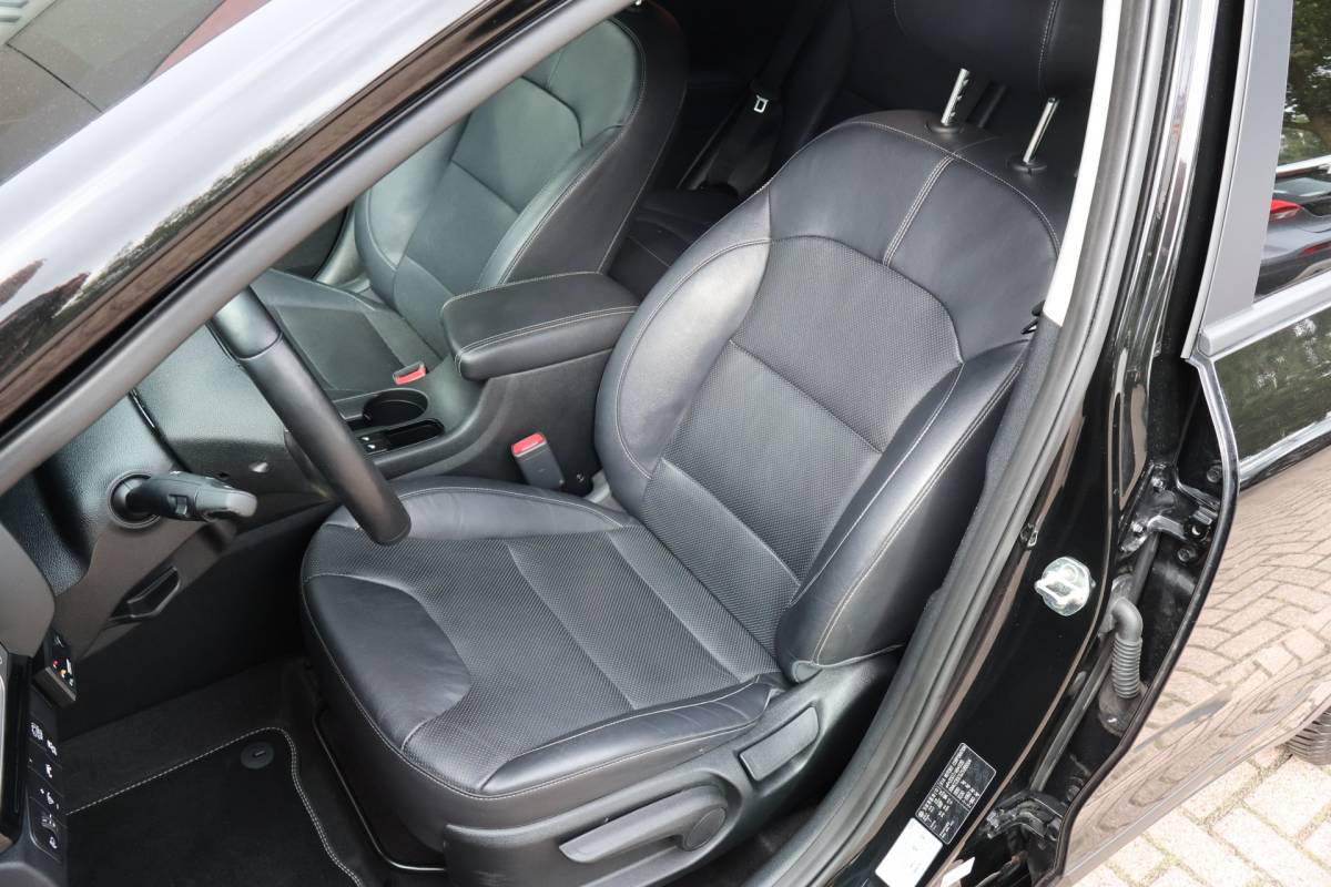 Kia Niro Kia Niro 1.6 GDi Hybrid BusinessLine | origineel NL | ACC | Camera | Leder | Trekhaak |