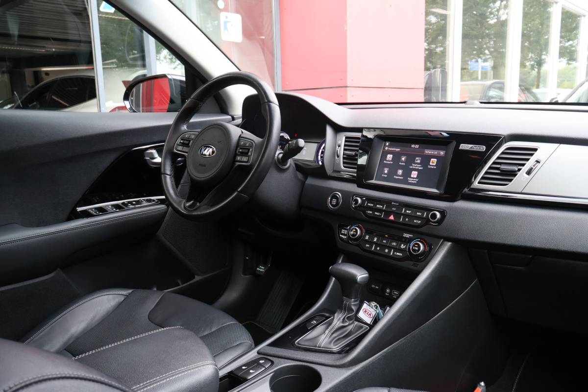 Kia Niro Kia Niro 1.6 GDi Hybrid BusinessLine | origineel NL | ACC | Camera | Leder | Trekhaak |