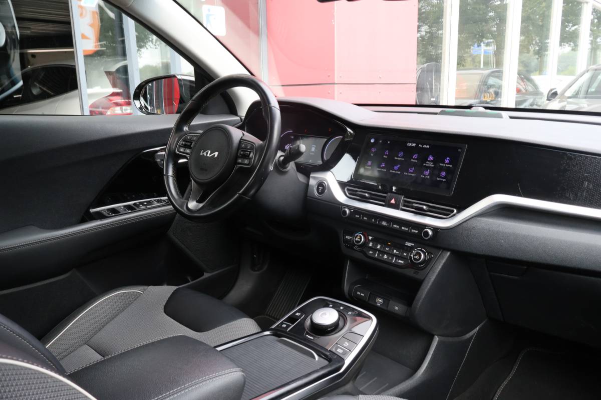 Kia e-Niro Kia e-Niro DynamicLine 64 kWh | origineel NL | SoH 100% | ACC | Camera | Trekhaak |