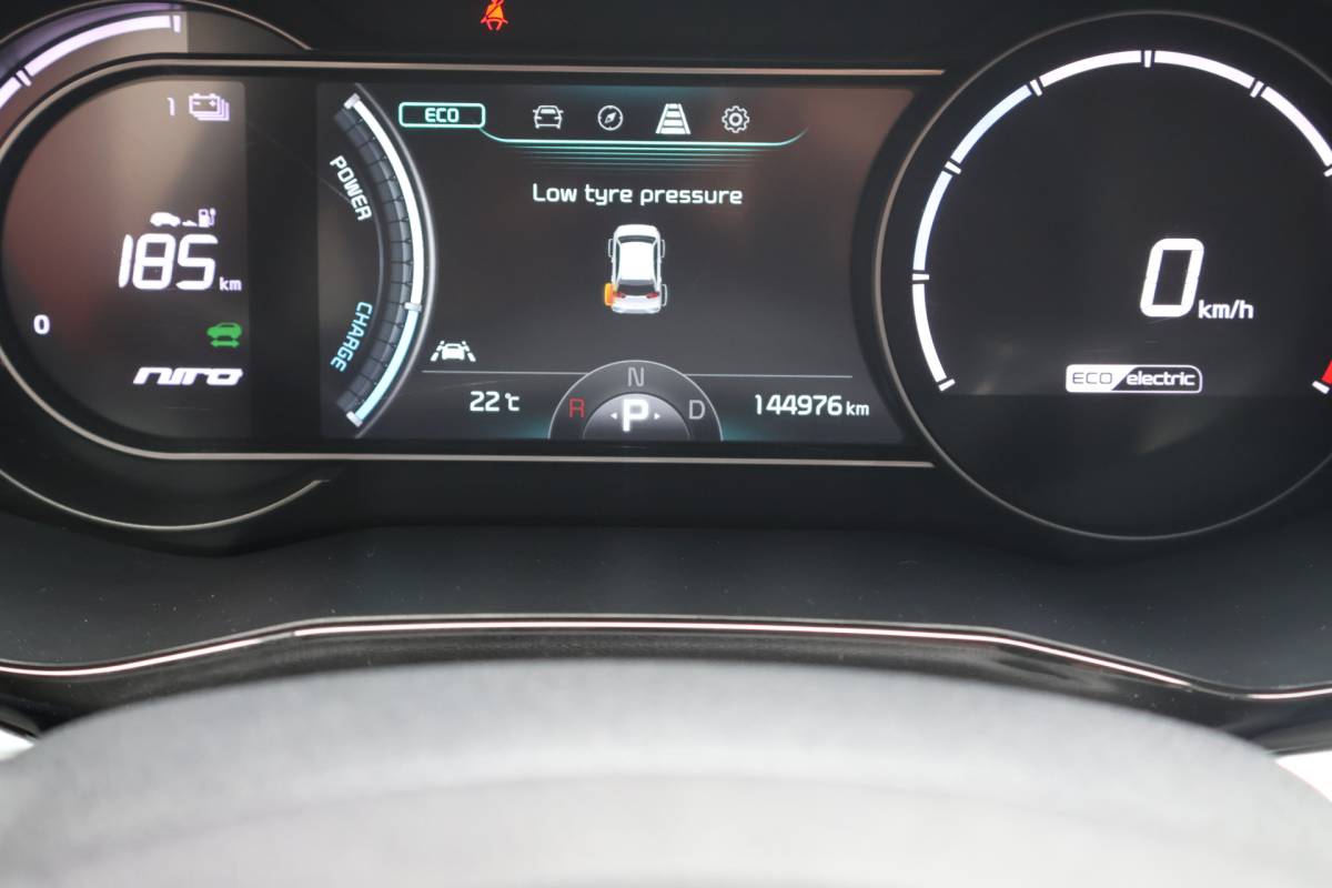 Kia e-Niro Kia e-Niro DynamicLine 64 kWh | origineel NL | SoH 100% | ACC | Camera | Trekhaak |