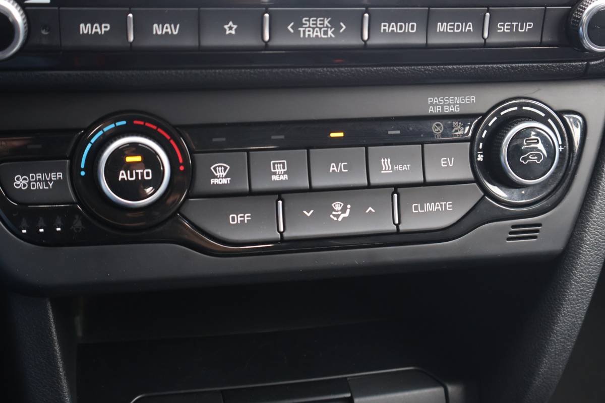 Kia e-Niro Kia e-Niro DynamicLine 64 kWh | origineel NL | SoH 100% | ACC | Camera | Trekhaak |