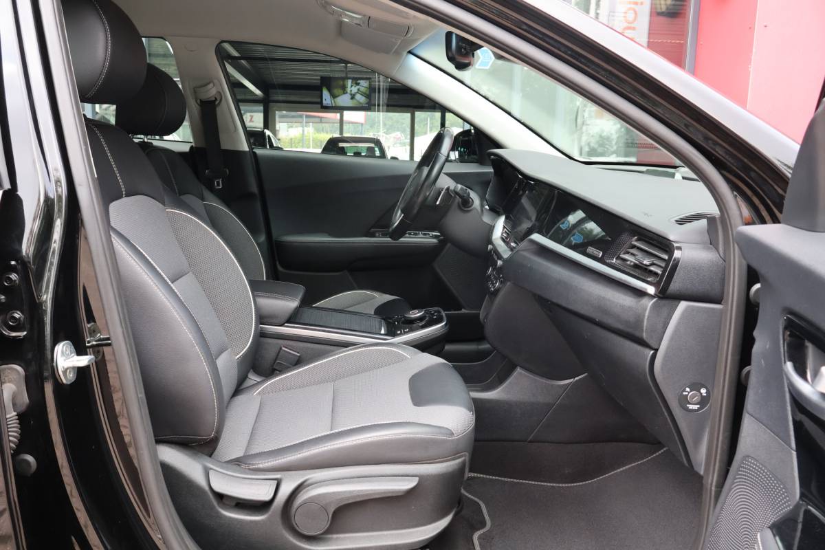 Kia e-Niro Kia e-Niro DynamicLine 64 kWh | origineel NL | SoH 100% | ACC | Camera | Trekhaak |