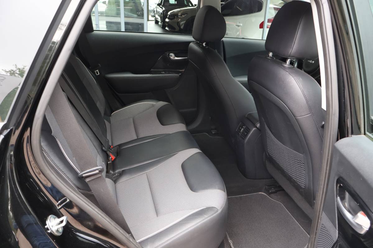 Kia e-Niro Kia e-Niro DynamicLine 64 kWh | origineel NL | SoH 100% | ACC | Camera | Trekhaak |