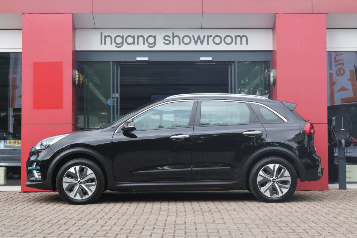 Kia e-Niro Kia e-Niro DynamicLine 64 kWh | origineel NL | SoH 100% | ACC | Camera | Trekhaak |
