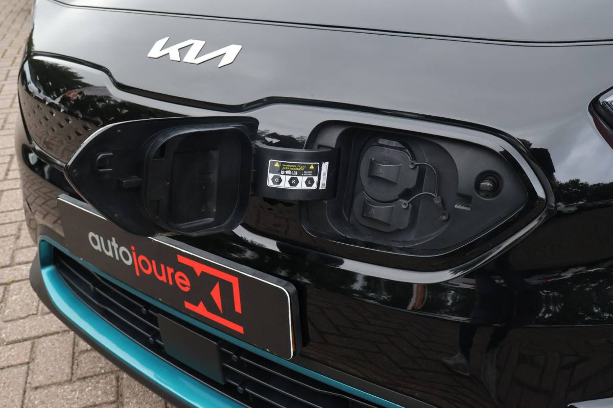Kia e-Niro Kia e-Niro DynamicLine 64 kWh | origineel NL | SoH 100% | ACC | Camera | Trekhaak |