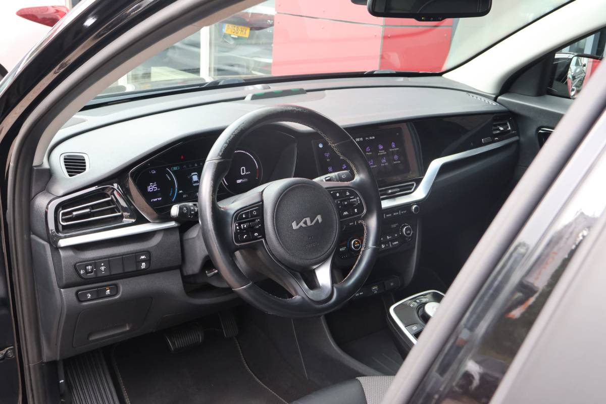 Kia e-Niro Kia e-Niro DynamicLine 64 kWh | origineel NL | SoH 100% | ACC | Camera | Trekhaak |