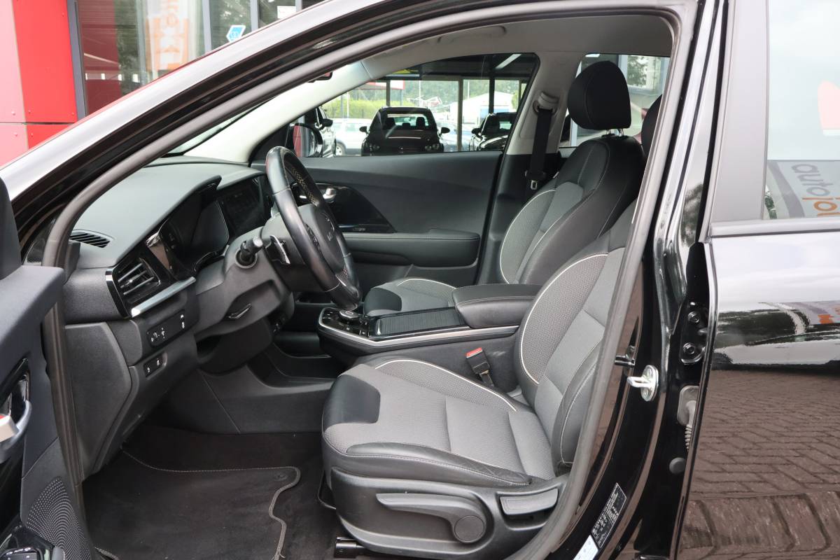 Kia e-Niro Kia e-Niro DynamicLine 64 kWh | origineel NL | SoH 100% | ACC | Camera | Trekhaak |