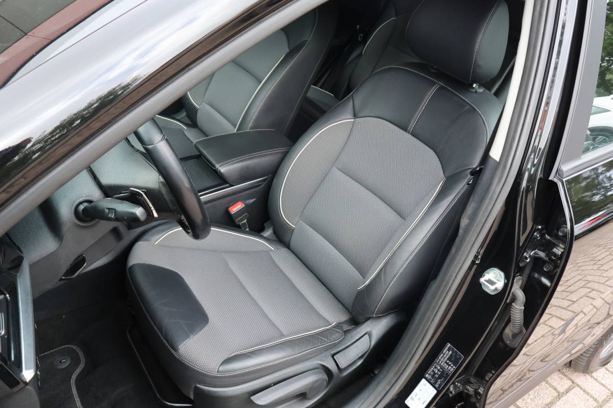 Kia e-Niro Kia e-Niro DynamicLine 64 kWh | origineel NL | SoH 100% | ACC | Camera | Trekhaak |