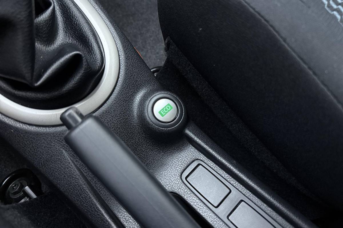 Nissan Note Nissan Note 1.2 16v 80pk Acenta | Airco | Bluetooth | Centrale vergrendeling | Elektrische ramen | Radio/CD-speler | Lage KM-stand | Keurige auto