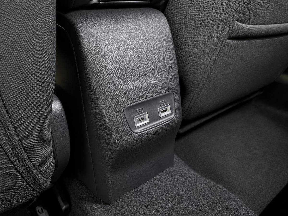 Peugeot e-2008 Peugeot e-2008 EV Allure Pack 54 kWh Navigatie by Apple Carplay Android Auto Climate Control Parkeer sensoren Cruise Control LED Koplampen