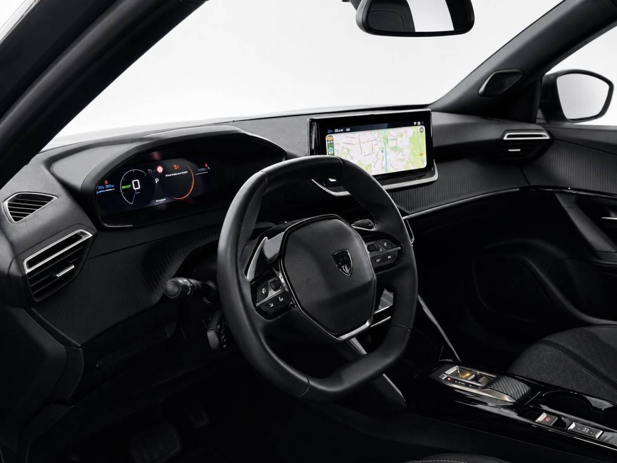 Peugeot e-2008 Peugeot e-2008 EV Allure Pack 54 kWh Navigatie by Apple Carplay Android Auto Climate Control Parkeer sensoren Cruise Control LED Koplampen