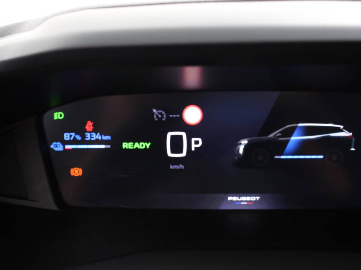 Peugeot e-2008 Peugeot e-2008 EV Allure Pack 54 kWh Navigatie by Apple Carplay Android Auto Climate Control Parkeer sensoren Cruise Control LED Koplampen