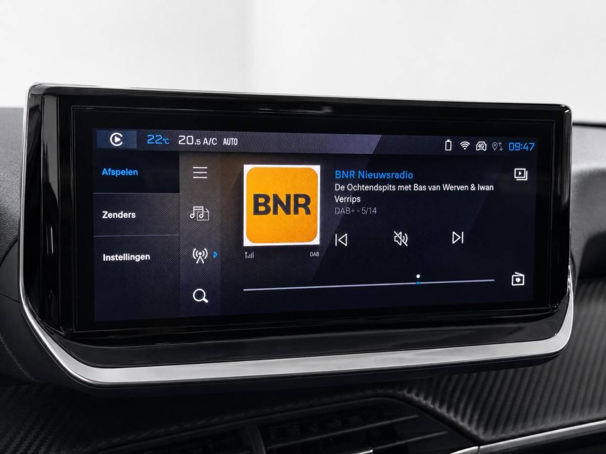 Peugeot e-2008 Peugeot e-2008 EV Allure Pack 54 kWh Navigatie by Apple Carplay Android Auto Climate Control Parkeer sensoren Cruise Control LED Koplampen