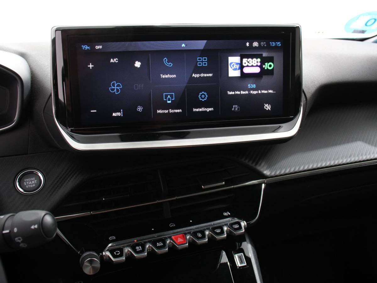 Peugeot e-2008 Peugeot e-2008 EV Allure Pack 54 kWh Navigatie by Apple Carplay Android Auto Climate Control Parkeer sensoren Cruise Control LED Koplampen