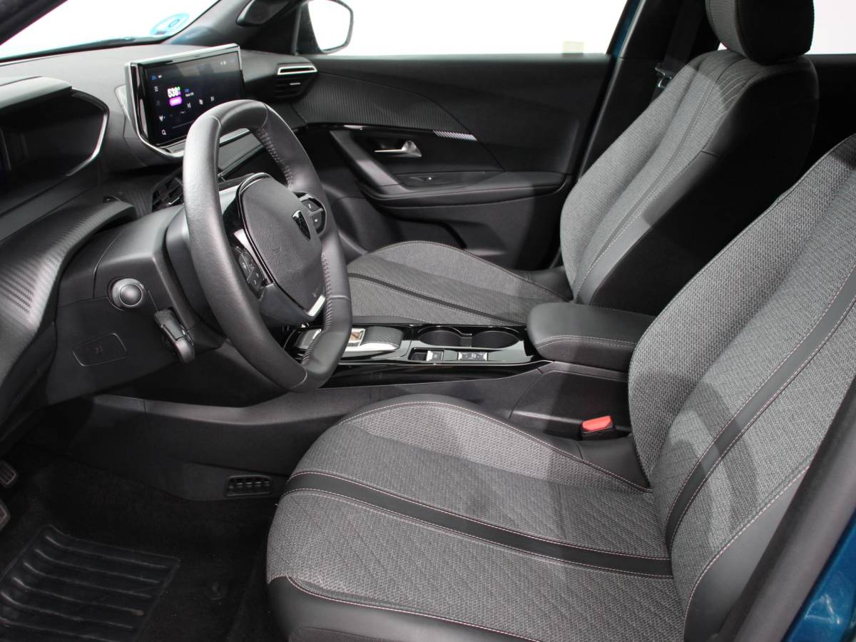 Peugeot e-2008 Peugeot e-2008 EV Allure Pack 54 kWh Navigatie by Apple Carplay Android Auto Climate Control Parkeer sensoren Cruise Control LED Koplampen