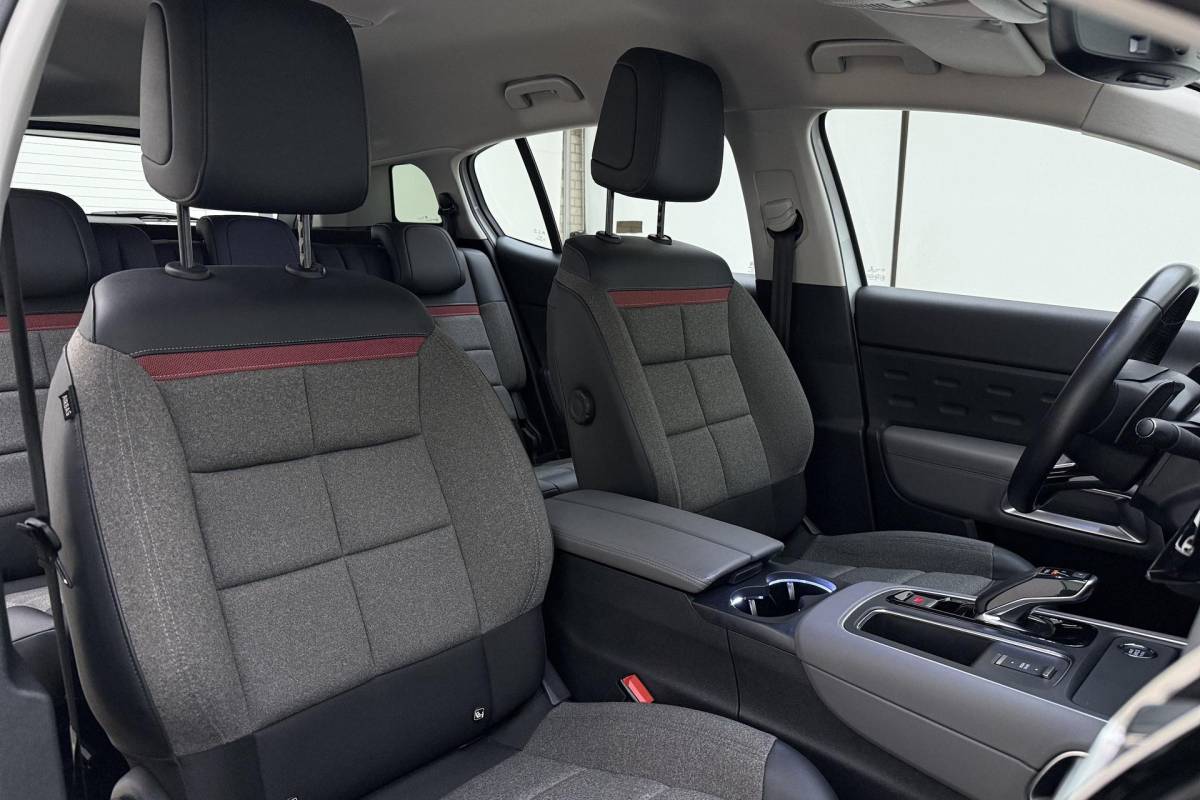 Citroën C5 Aircross Citroen C5 Aircross 1.6 Plug-in Hybrid 225pk Automaat Selection | Navigatie | Trekhaak | Achteruitrijcamera | Climate control | Cruise control | Keyless | Lage KM-stand