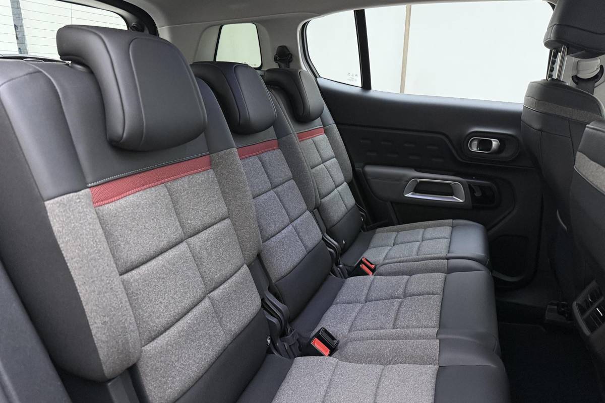 Citroën C5 Aircross Citroen C5 Aircross 1.6 Plug-in Hybrid 225pk Automaat Selection | Navigatie | Trekhaak | Achteruitrijcamera | Climate control | Cruise control | Keyless | Lage KM-stand