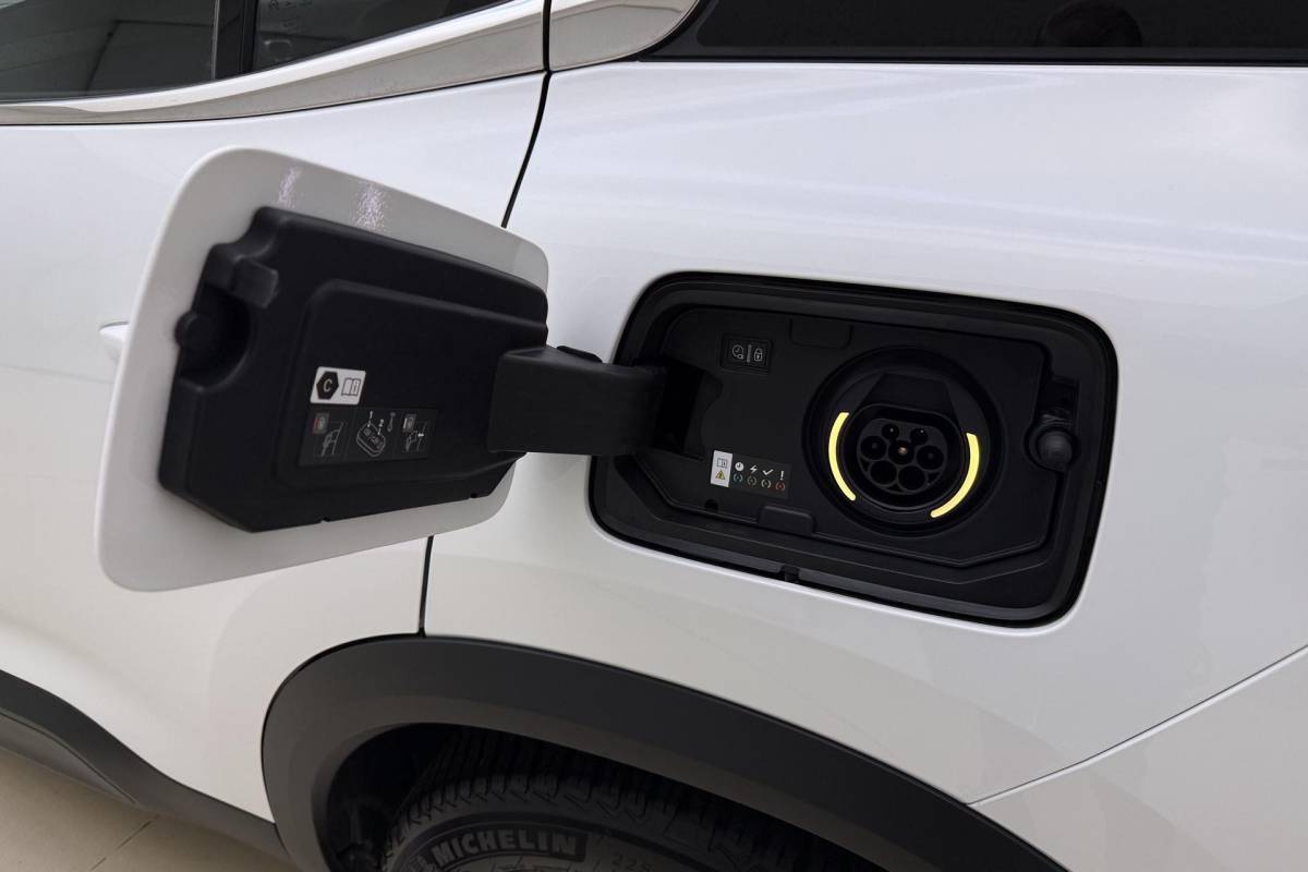 Citroën C5 Aircross Citroen C5 Aircross 1.6 Plug-in Hybrid 225pk Automaat Selection | Navigatie | Trekhaak | Achteruitrijcamera | Climate control | Cruise control | Keyless | Lage KM-stand