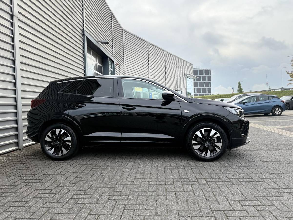 Opel Grandland Opel Grandland 1.6 Turbo Plug-In Hybrid Elegance | Lage KM STAND | Camera achter | 225 PK | Parkeersensoren voor en achter | Apple carplay | Stuurwiel verwarming | NAVI