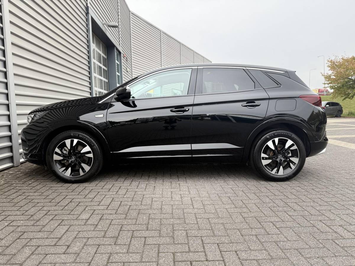 Opel Grandland Opel Grandland 1.6 Turbo Plug-In Hybrid Elegance | Lage KM STAND | Camera achter | 225 PK | Parkeersensoren voor en achter | Apple carplay | Stuurwiel verwarming | NAVI