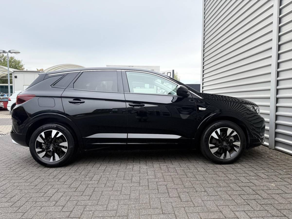 Opel Grandland Opel Grandland 1.6 Turbo Plug-In Hybrid Elegance | Lage KM STAND | Camera achter | 225 PK | Parkeersensoren voor en achter | Apple carplay | Stuurwiel verwarming | NAVI