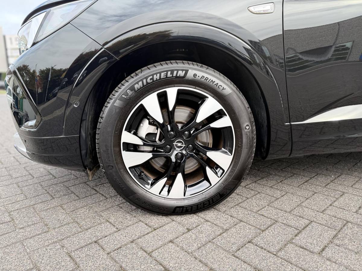 Opel Grandland Opel Grandland 1.6 Turbo Plug-In Hybrid Elegance | Lage KM STAND | Camera achter | 225 PK | Parkeersensoren voor en achter | Apple carplay | Stuurwiel verwarming | NAVI