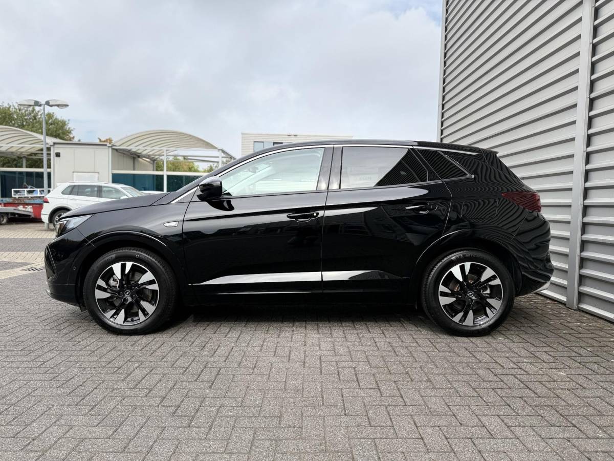 Opel Grandland Opel Grandland 1.6 Turbo Plug-In Hybrid Elegance | Lage KM STAND | Camera achter | 225 PK | Parkeersensoren voor en achter | Apple carplay | Stuurwiel verwarming | NAVI