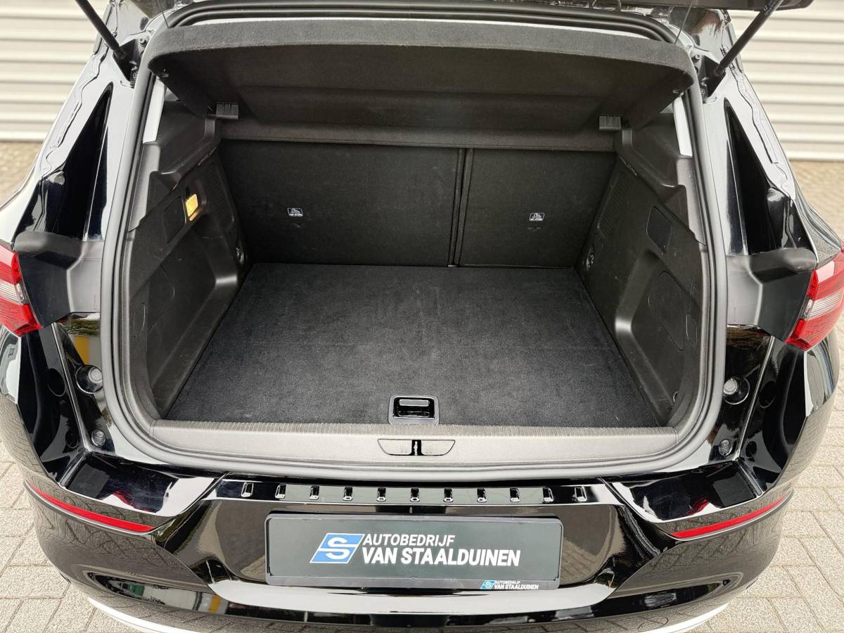 Opel Grandland Opel Grandland 1.6 Turbo Plug-In Hybrid Elegance | Lage KM STAND | Camera achter | 225 PK | Parkeersensoren voor en achter | Apple carplay | Stuurwiel verwarming | NAVI
