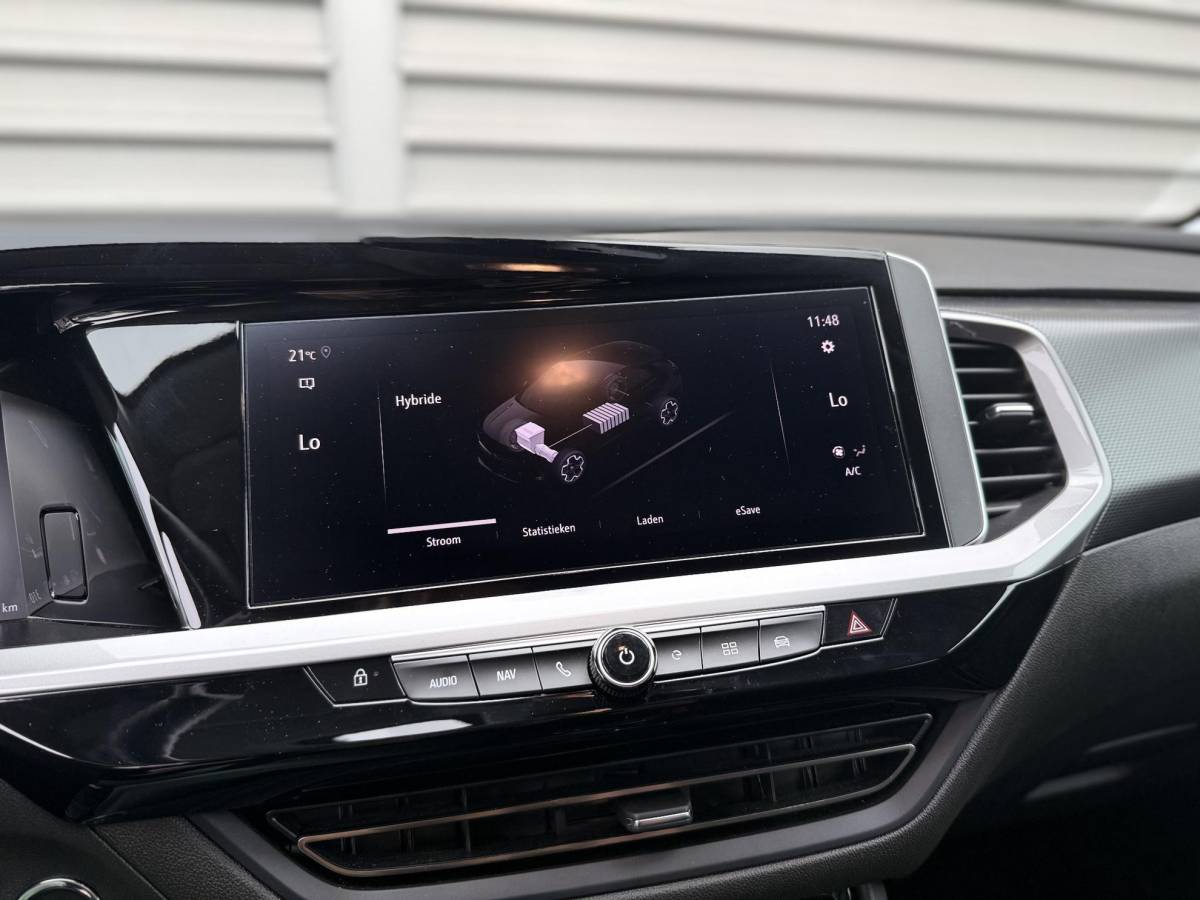 Opel Grandland Opel Grandland 1.6 Turbo Plug-In Hybrid Elegance | Lage KM STAND | Camera achter | 225 PK | Parkeersensoren voor en achter | Apple carplay | Stuurwiel verwarming | NAVI