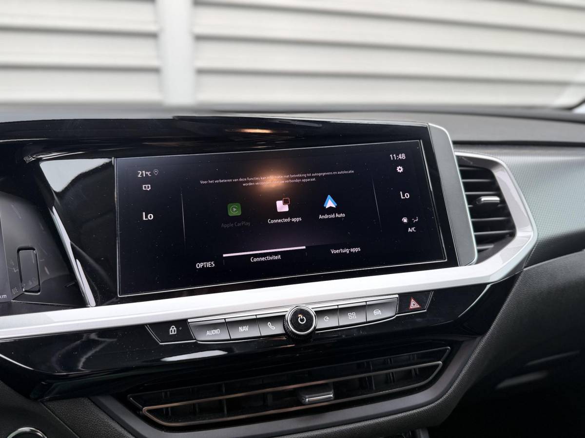Opel Grandland Opel Grandland 1.6 Turbo Plug-In Hybrid Elegance | Lage KM STAND | Camera achter | 225 PK | Parkeersensoren voor en achter | Apple carplay | Stuurwiel verwarming | NAVI