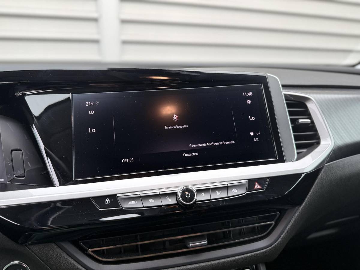 Opel Grandland Opel Grandland 1.6 Turbo Plug-In Hybrid Elegance | Lage KM STAND | Camera achter | 225 PK | Parkeersensoren voor en achter | Apple carplay | Stuurwiel verwarming | NAVI