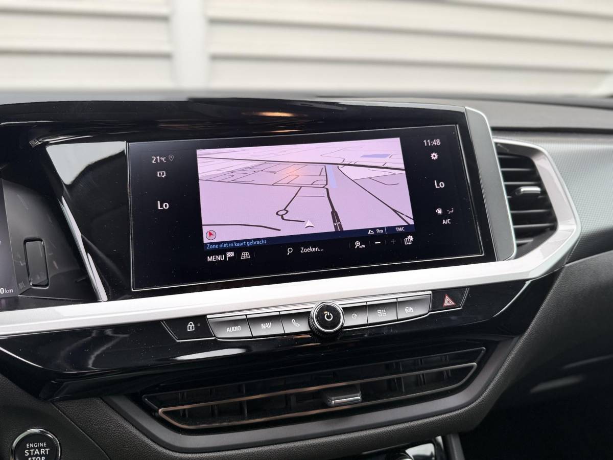 Opel Grandland Opel Grandland 1.6 Turbo Plug-In Hybrid Elegance | Lage KM STAND | Camera achter | 225 PK | Parkeersensoren voor en achter | Apple carplay | Stuurwiel verwarming | NAVI