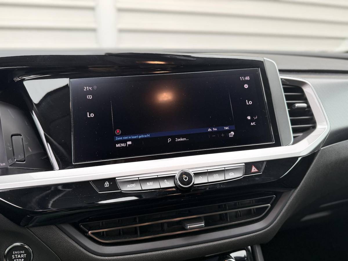 Opel Grandland Opel Grandland 1.6 Turbo Plug-In Hybrid Elegance | Lage KM STAND | Camera achter | 225 PK | Parkeersensoren voor en achter | Apple carplay | Stuurwiel verwarming | NAVI