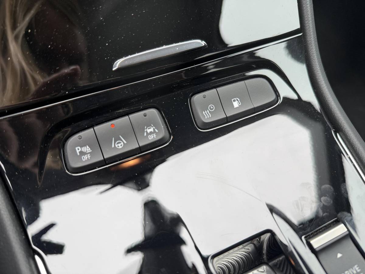 Opel Grandland Opel Grandland 1.6 Turbo Plug-In Hybrid Elegance | Lage KM STAND | Camera achter | 225 PK | Parkeersensoren voor en achter | Apple carplay | Stuurwiel verwarming | NAVI