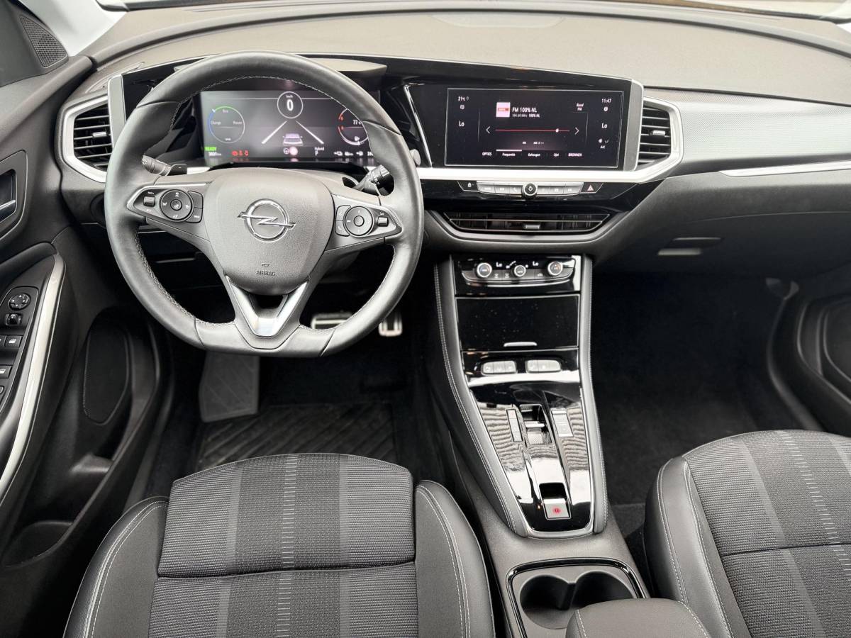 Opel Grandland Opel Grandland 1.6 Turbo Plug-In Hybrid Elegance | Lage KM STAND | Camera achter | 225 PK | Parkeersensoren voor en achter | Apple carplay | Stuurwiel verwarming | NAVI
