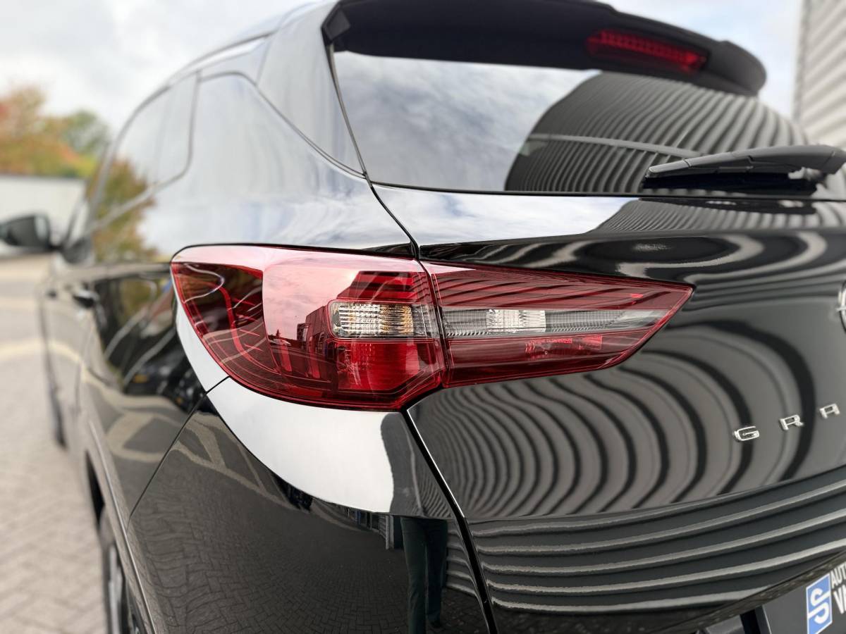Opel Grandland Opel Grandland 1.6 Turbo Plug-In Hybrid Elegance | Lage KM STAND | Camera achter | 225 PK | Parkeersensoren voor en achter | Apple carplay | Stuurwiel verwarming | NAVI