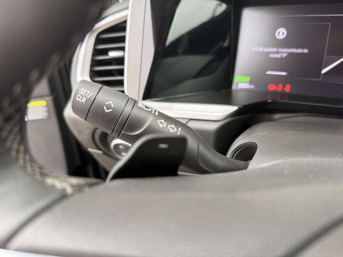 Opel Grandland Opel Grandland 1.6 Turbo Plug-In Hybrid Elegance | Lage KM STAND | Camera achter | 225 PK | Parkeersensoren voor en achter | Apple carplay | Stuurwiel verwarming | NAVI