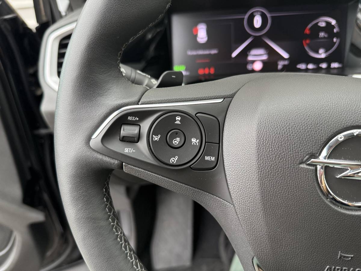 Opel Grandland Opel Grandland 1.6 Turbo Plug-In Hybrid Elegance | Lage KM STAND | Camera achter | 225 PK | Parkeersensoren voor en achter | Apple carplay | Stuurwiel verwarming | NAVI