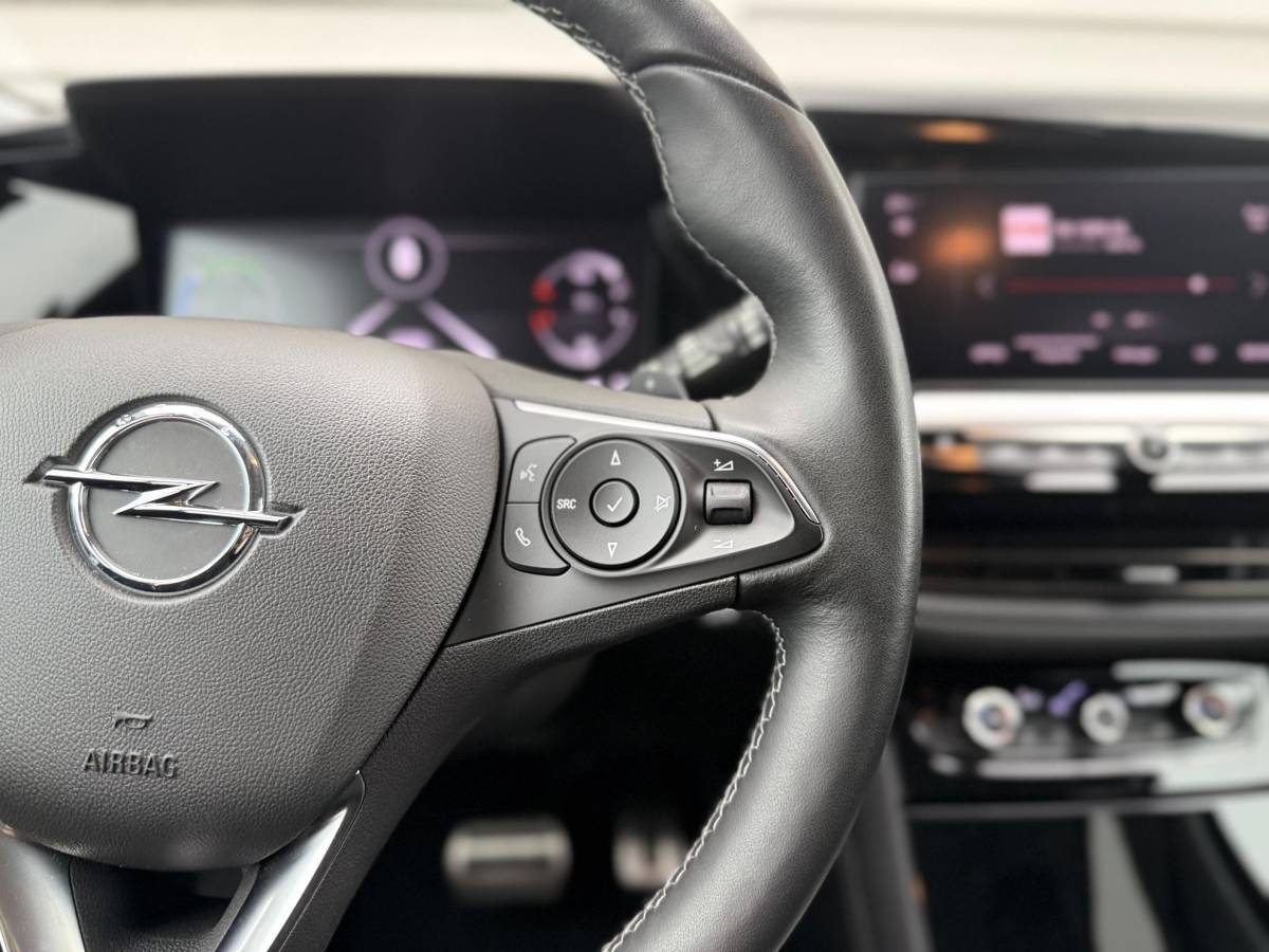 Opel Grandland Opel Grandland 1.6 Turbo Plug-In Hybrid Elegance | Lage KM STAND | Camera achter | 225 PK | Parkeersensoren voor en achter | Apple carplay | Stuurwiel verwarming | NAVI