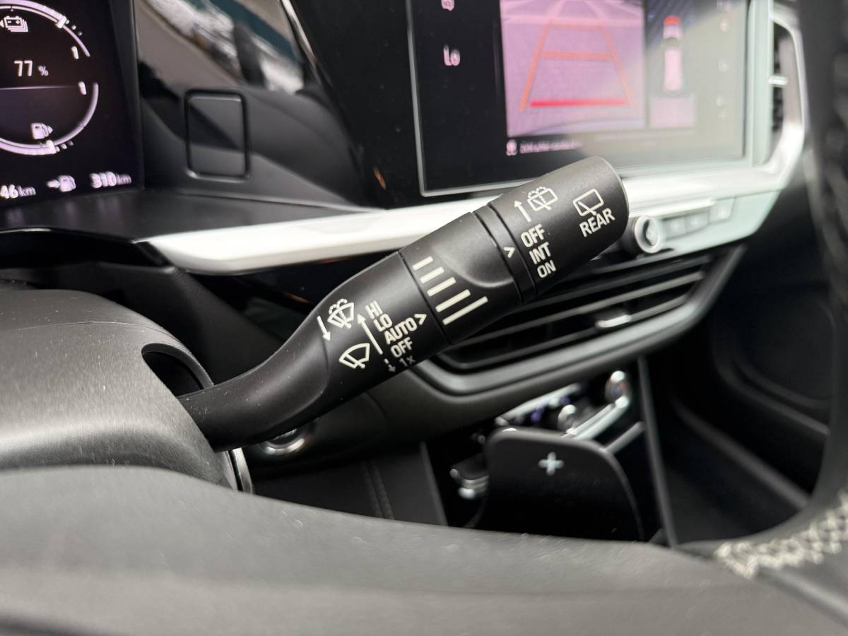 Opel Grandland Opel Grandland 1.6 Turbo Plug-In Hybrid Elegance | Lage KM STAND | Camera achter | 225 PK | Parkeersensoren voor en achter | Apple carplay | Stuurwiel verwarming | NAVI