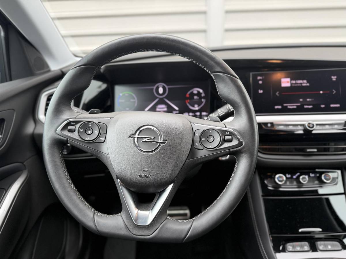 Opel Grandland Opel Grandland 1.6 Turbo Plug-In Hybrid Elegance | Lage KM STAND | Camera achter | 225 PK | Parkeersensoren voor en achter | Apple carplay | Stuurwiel verwarming | NAVI