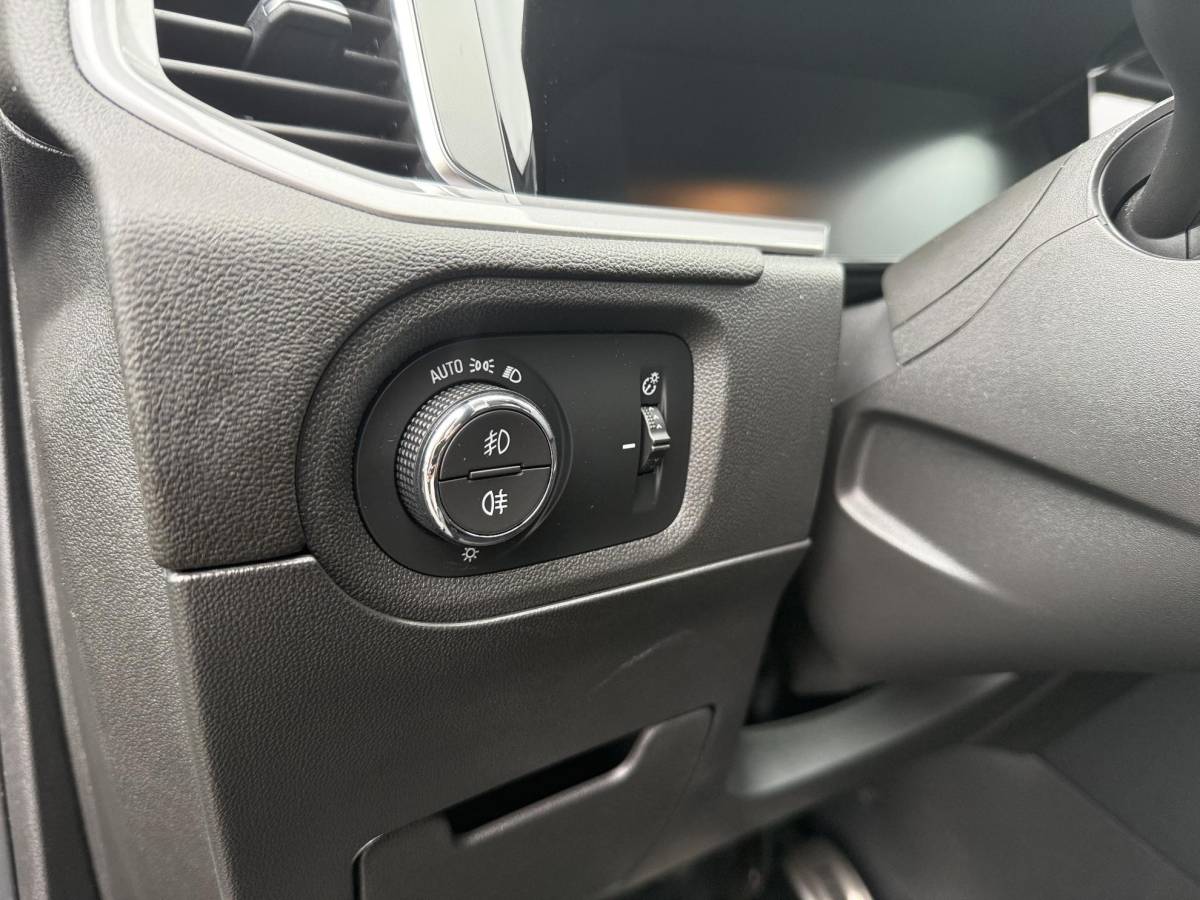 Opel Grandland Opel Grandland 1.6 Turbo Plug-In Hybrid Elegance | Lage KM STAND | Camera achter | 225 PK | Parkeersensoren voor en achter | Apple carplay | Stuurwiel verwarming | NAVI