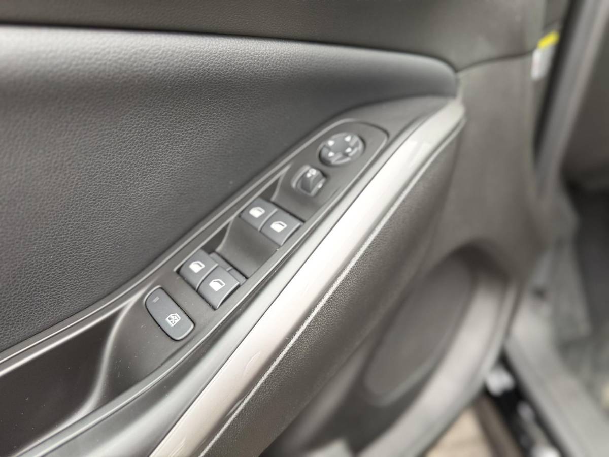 Opel Grandland Opel Grandland 1.6 Turbo Plug-In Hybrid Elegance | Lage KM STAND | Camera achter | 225 PK | Parkeersensoren voor en achter | Apple carplay | Stuurwiel verwarming | NAVI