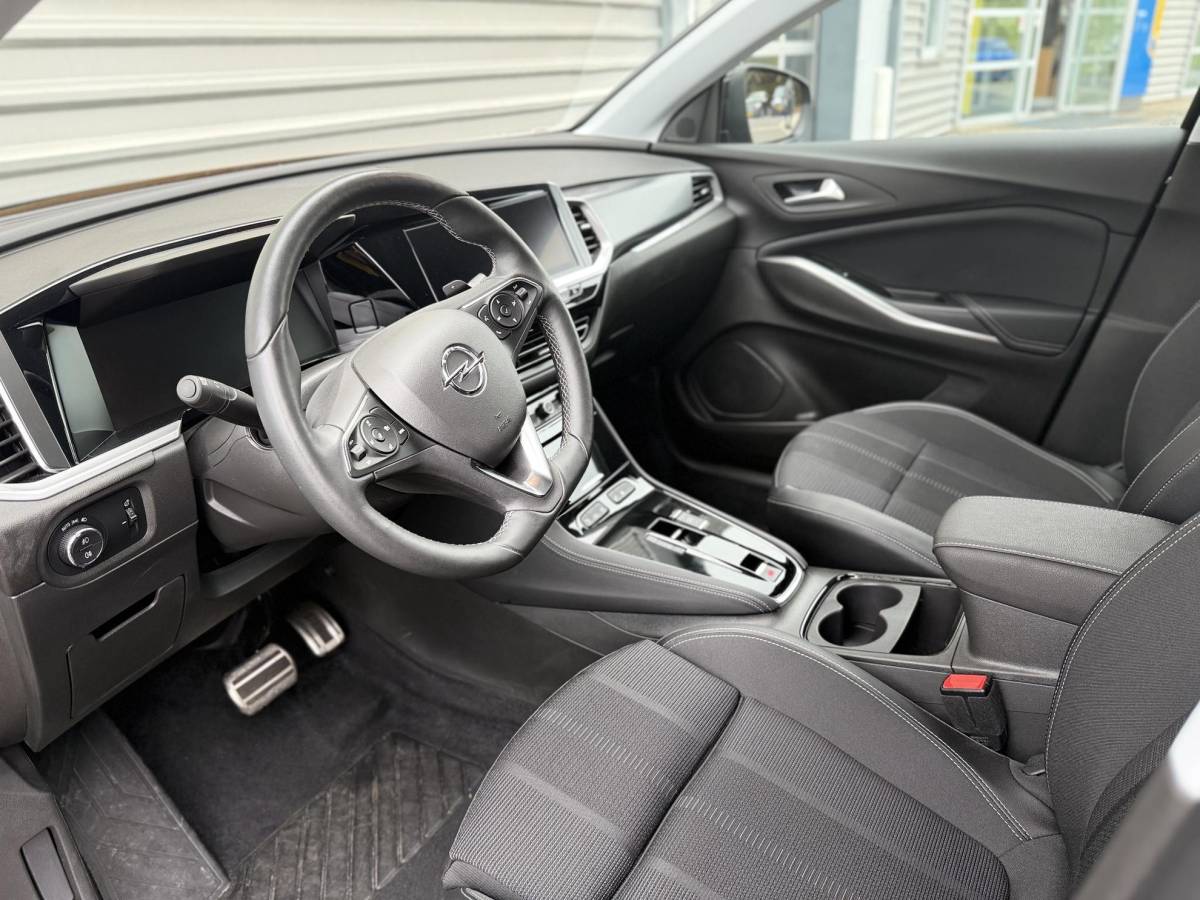 Opel Grandland Opel Grandland 1.6 Turbo Plug-In Hybrid Elegance | Lage KM STAND | Camera achter | 225 PK | Parkeersensoren voor en achter | Apple carplay | Stuurwiel verwarming | NAVI