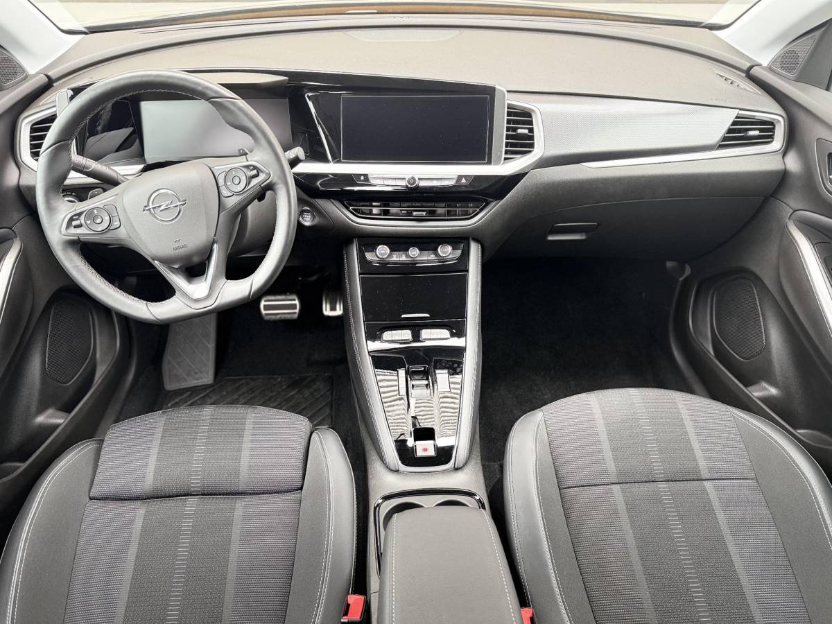 Opel Grandland Opel Grandland 1.6 Turbo Plug-In Hybrid Elegance | Lage KM STAND | Camera achter | 225 PK | Parkeersensoren voor en achter | Apple carplay | Stuurwiel verwarming | NAVI