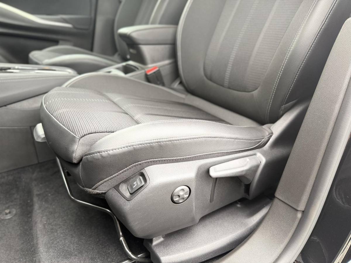 Opel Grandland Opel Grandland 1.6 Turbo Plug-In Hybrid Elegance | Lage KM STAND | Camera achter | 225 PK | Parkeersensoren voor en achter | Apple carplay | Stuurwiel verwarming | NAVI